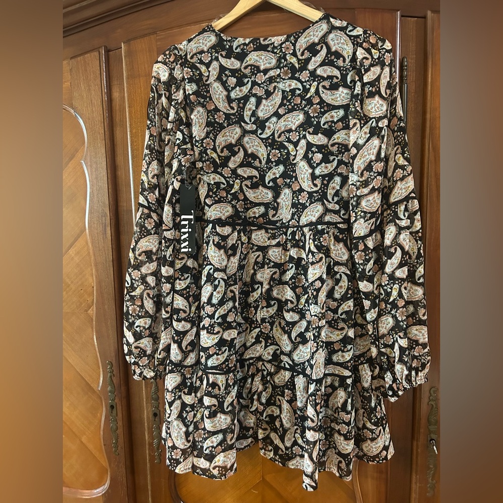 NWT Trixxi Black and Cream Paisley Long Sleeve Boho Dress - Picture 6 of 7